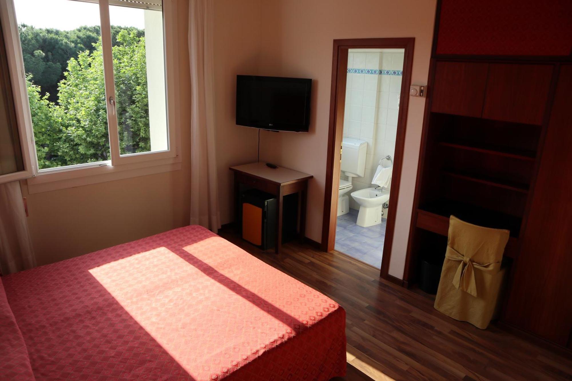 Hotel Corallo Marina Romea Szoba fotó